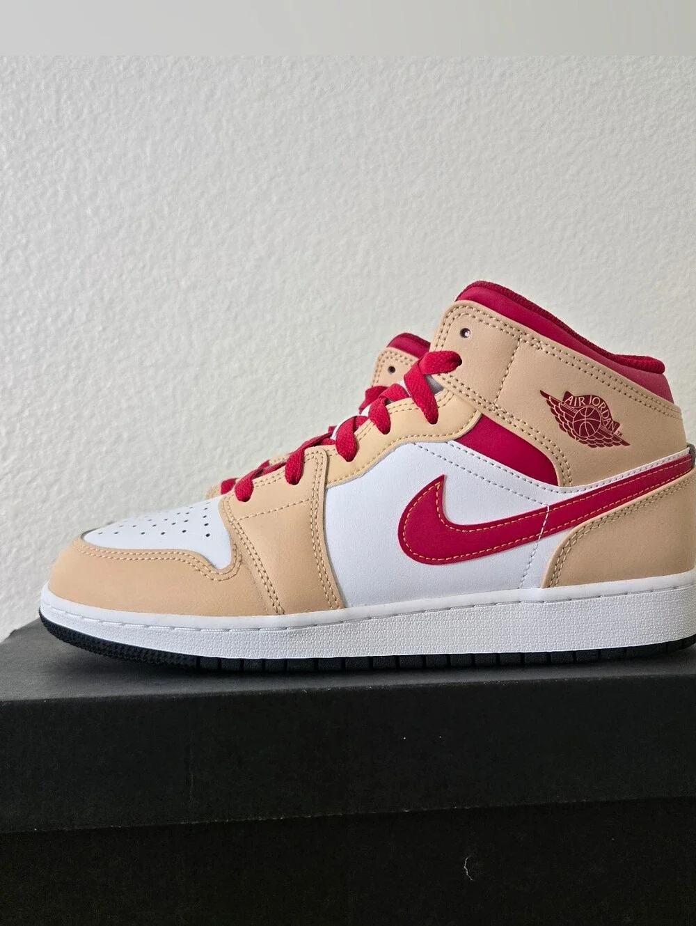 Air Jordan 1 Mid GS Light Curry‎ Cardinal Res size 7Y Women size 8.5 554725-201